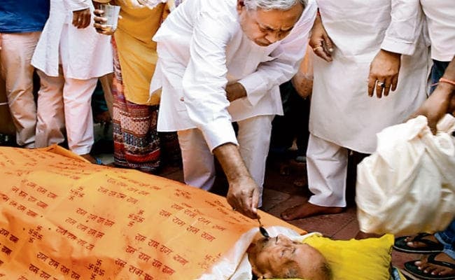 पटना :मुख्यमंत्री के ससुर कृष्णनंदन प्रसाद सिन्हा का निधन