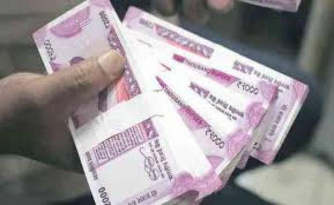 रुपया डॉलर के मुकाबले 70 के पार पहुंचा, सरकार ने दी सफाई, बतायी वजह