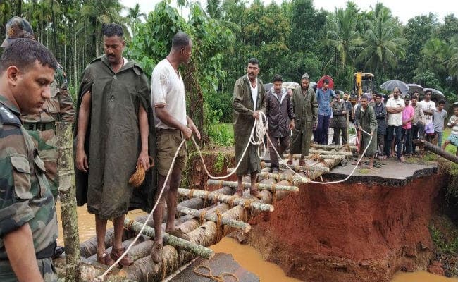 केरल में भारी बारिश जारी, 30 हजार लोग राहत शिविरों में