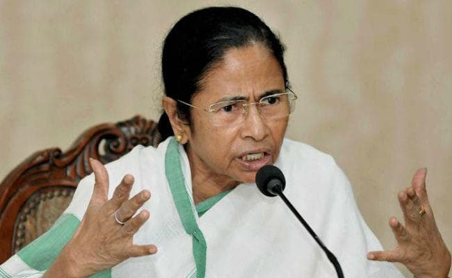 NRC पर ममता का तीखा हमला, अमित शाह के पास अपने माता-पिता का जन्म प्रमाणपत्र है क्या?