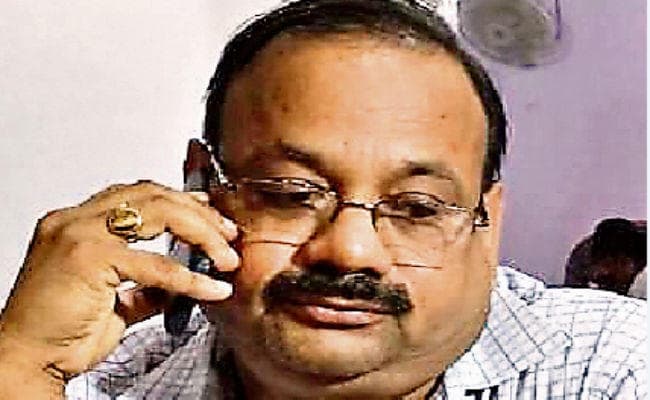 पलामू : सेल्स टैक्स के सहायक आयुक्त  घूस लेते गिरफ्तार