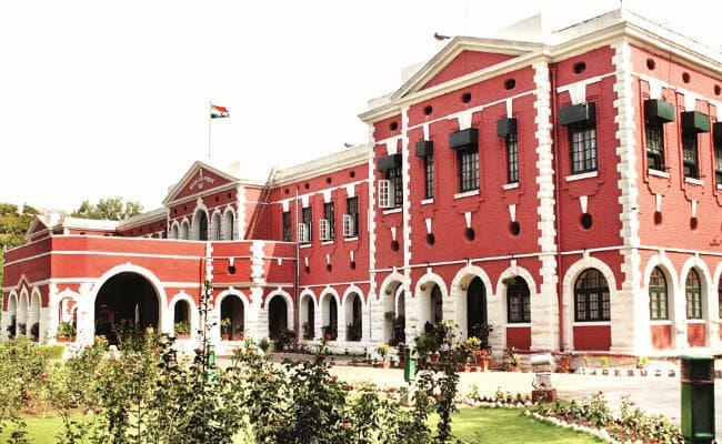 रांची : अफसरों की लापरवाही पर हाइकोर्ट ने कहा, गुस्ताख अफसर न तो आदेश मानते हैं, न सीएम की सुनते हैं