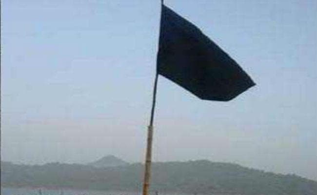 महाराष्ट्र के गढ़चिरौली में नक्सलियों ने पंचायत ऑफिस पर फहराया काला झंडा