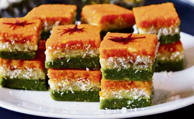 जानें कोकोनट तिरंगा बर्फी बनाने की विधि