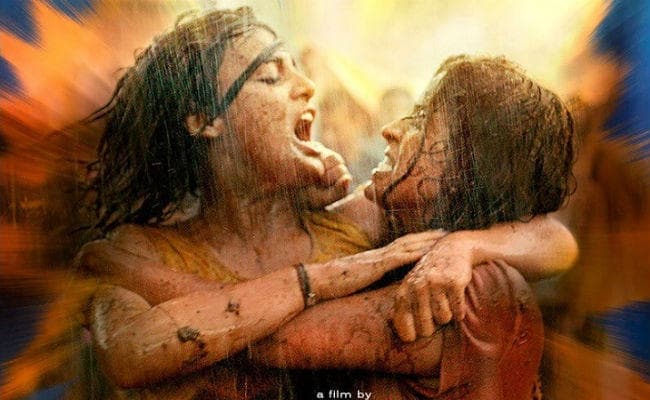 VIDEO: एंटरटेनमेंट का फुल डोज है ”पटाखा”, देसी गर्ल प्रियंका चोपड़ा ने किया ट्रेलर शेयर