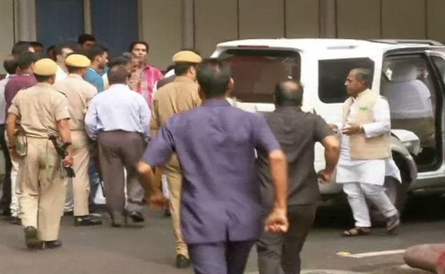 बिहार : CM नीतीश ने लिखी भावुक चिट्ठी, अटल बिहारी वाजपेयी से मिलने सुशील मोदी के साथ AIIMS पहुंचे