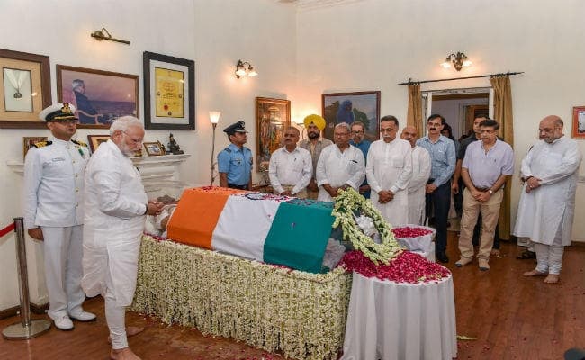 श्रद्धांजलि : पीएम बोले, अटल जी के निधन से पिता तुल्‍य संरक्षक का साया उठ गया