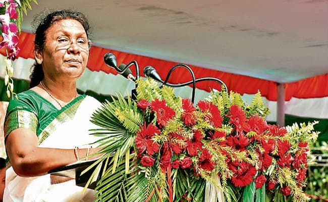 रांची : दुमका में झंडोत्तोलन के बाद बोलीं राज्यपाल, सबको साथ लेकर आगे बढ़ने का प्रयास कर रही है सरकार