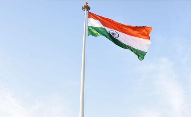 प्रखंडों में शान से लहराया तिरंगा