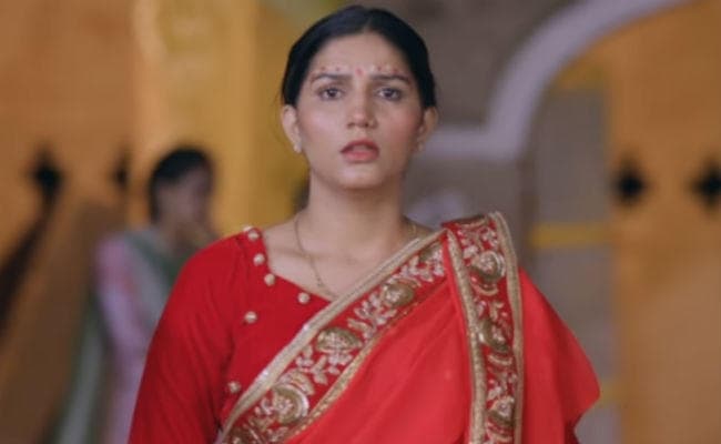 दुल्हन बनकर बैठी थीं सपना चौधरी, फिर आई ऐसी खबर! वीडियो देख भर आयेंगी आंखें