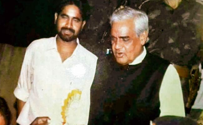 बिहार : हवाई जहाज छूटा तो सत्संग करने बैठ गये थे अटल जी