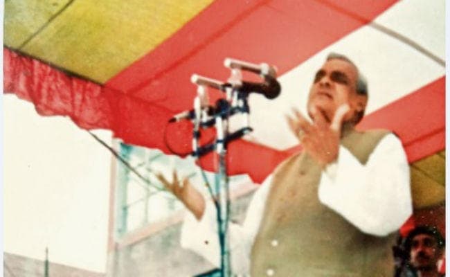 बिहार : पार्टी कार्यकर्ता जब मसौढ़ी में वाजपेयी की गाड़ी के नीचे सो गये