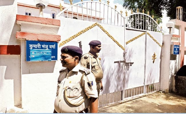 ब्रजेश ठाकुर के घर पर पांच व होटल पर साढ़े छह घंटे तक सीबीआई की चली रेड