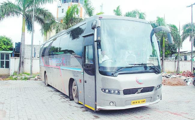 साधारण बस के परमिट पर झारखंड में चल रही हैं 400 AC बसें