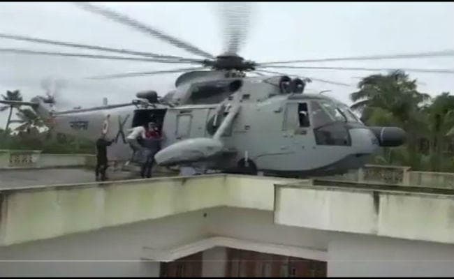 बाढ़ से बचाने के लिए कैप्टन कुमार ने छत पर उतार दिया चॉपर, राहत कार्य में जुटी सेना