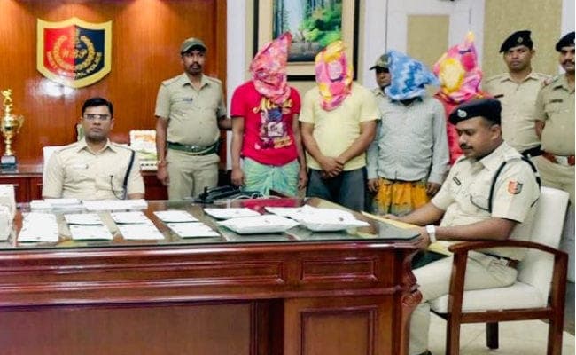 फरक्‍का : भारी मात्रा में नशीले पदार्थ और विस्फोटक के साथ चार गिरफ्तार