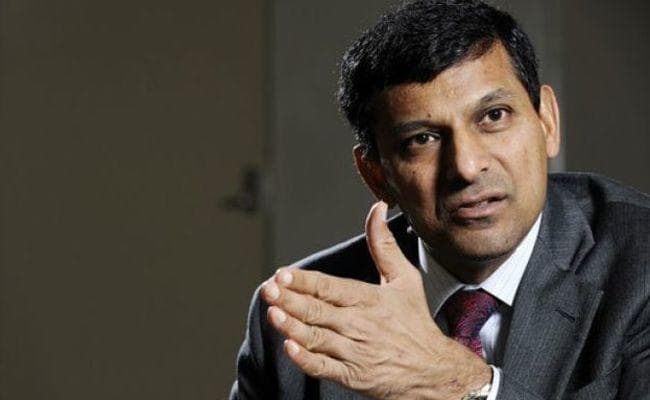 बढ़ते एनपीए पर जानकारी के लिए संसदीय समिति ने RBI के पूर्व गवर्नर राजन को किया तलब