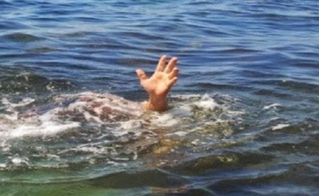 अररिया बहियार में डूबने से चार किशोरी की मौत के बाद गांव में पसरा मातम