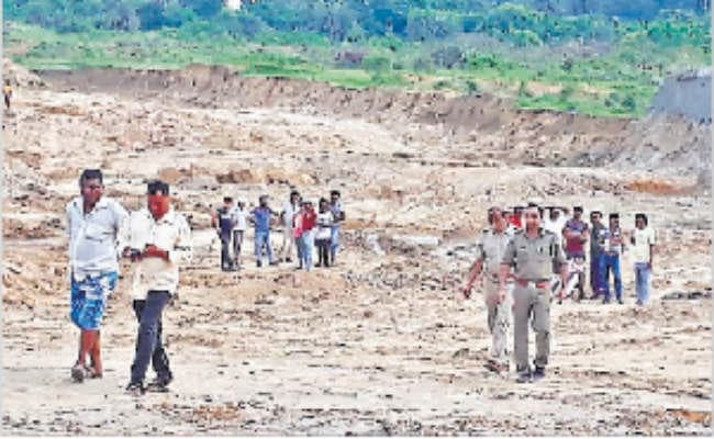 ग्रामीणों ने रोका ओसीपी विस्तारीकरण का काम