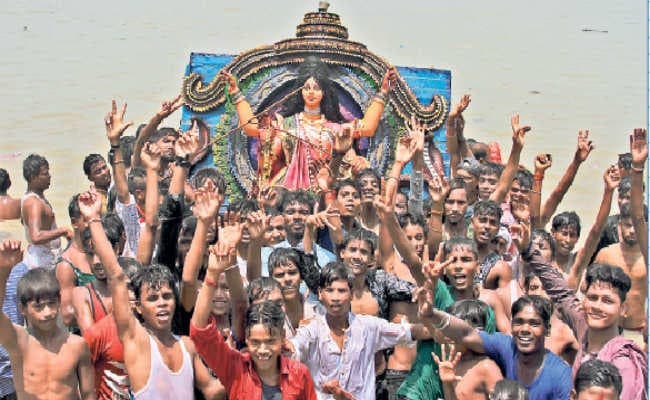 आंखें नम कर विदा हुईं माता विषहरी