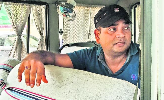 ‘शोले’ के ‘जय’ और ‘वीरू’ के अंदाज में जेलर को डराकर कैदियों ने किया भागने का प्रयास