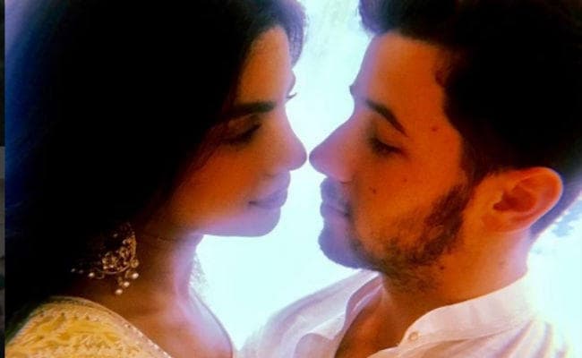 PHOTOS: प्रियंका चोपड़ा ही नहीं इन 6 बॉलीवुड सुंदरियों को भी मिला समंदर पार प्‍यार