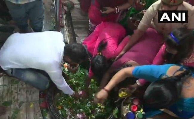 सावन की आखिरी सोमवारी आज, शिव मंदिरों में भक्‍तों की भीड़, ऐसे करें आसानी से पूजा