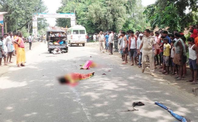 बांका : कंटेनर ने ऑटो में मारी टक्कर, सुपौल के कांवरिया दंपती की मौत, कई कांवरिया घायल