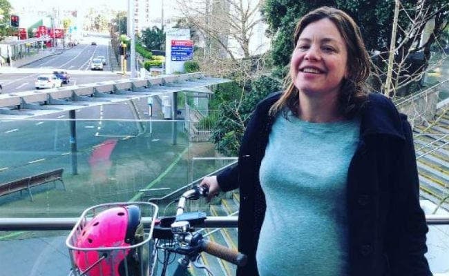 प्रसव के लिए साइकिल पर सवार हो अस्पताल पहुंची न्यूजीलैंड की मंत्री