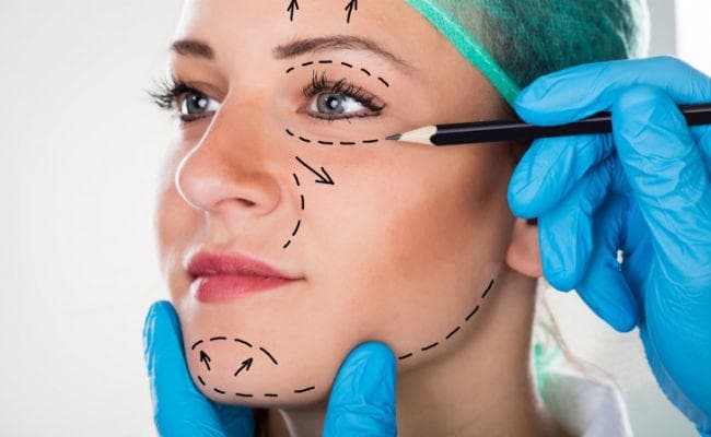 प्लास्टिक सर्जरी पर यू-ट्यूब वीडियो भ्रांतियां फैला रहे हैं : अध्ययन