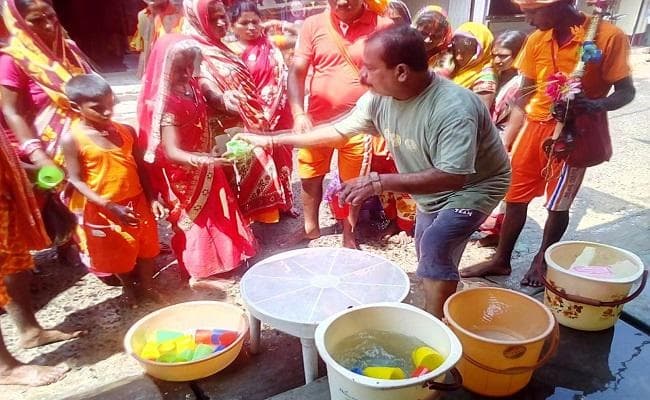 अंतिम सोमवारी : सवा लाख कांवरियों ने उठाया गंगाजल, अजगैवी नगरी में उमड़ा आस्था का महासैलाब