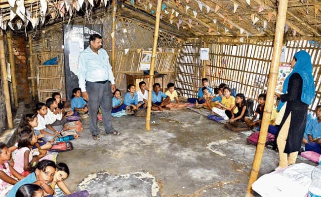 पटना : झोंपड़ी में चल रहे प्राइमरी स्कूल