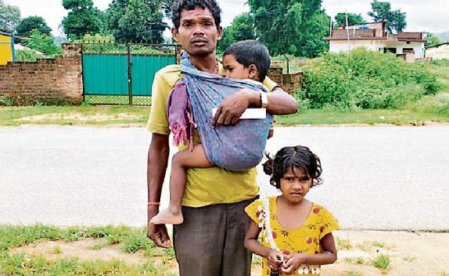 गुमला : दो बच्चों की मां को मानव तस्करों ने दिल्ली में बेचा