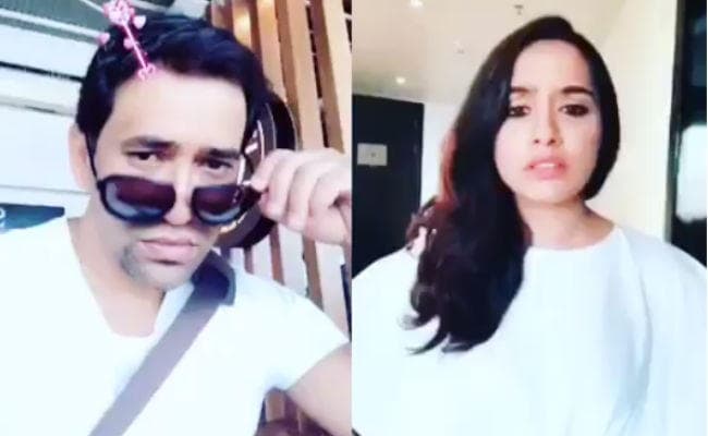 VIDEO: भोजपुरी स्‍टार निरहुआ ने इस बॉलीवुड एक्‍ट्रेस पर चलाये ''नैनों के बाण'', वो बोलीं- लिमिट में...