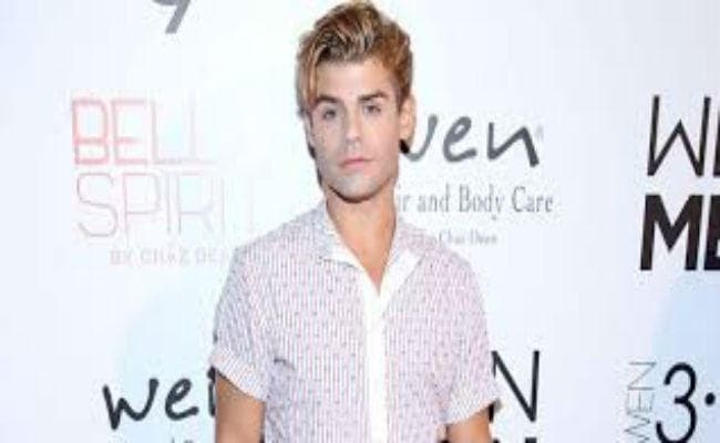 डिजनी अभिनेता गैरेट क्लेटन ने माना कि वह "गे" हैं