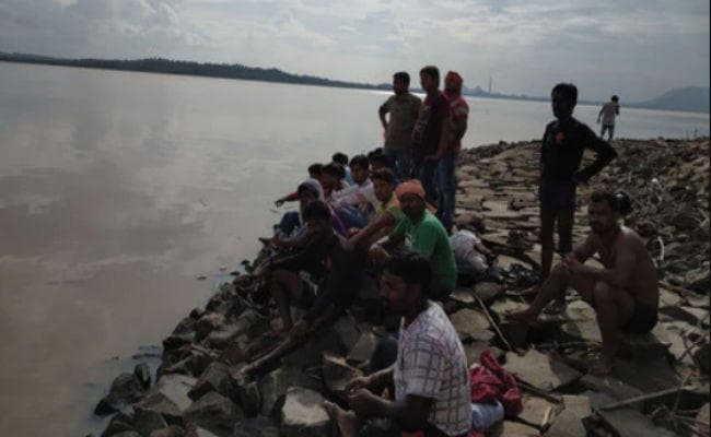 भाइयों को मोबाइल पर मैसेज में खूदकुशी की जानकारी देकर तेनुघाट डैम में कूदीं स्नातक की दो छात्राएं