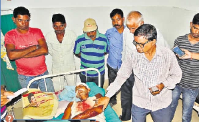 भाजपा नेता पर जानलेवा हमला, गंभीर हालत में अविनाश महतो को इलाज के लिए भर्ती कराया गया सदर अस्पताल में