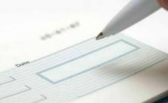 चेक बुक के अभाव में किसानों के तीन करोड़ का भुगतान अटका