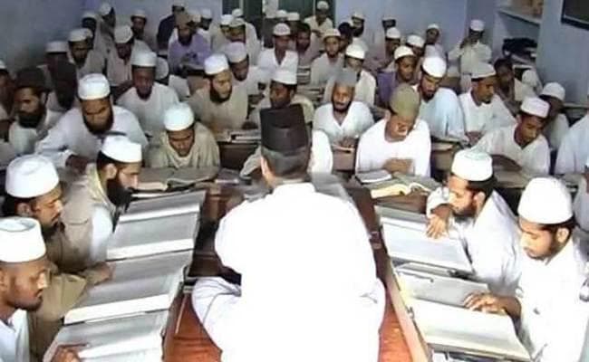 उप्र में राष्ट्रगान गाने का विरोध करने पर मदरसे की मान्यता खत्म