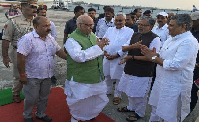 लालजी टंडन पहुंचे पटना, कल बिहार के नये राज्यपाल के तौर पर लेंगे शपथ