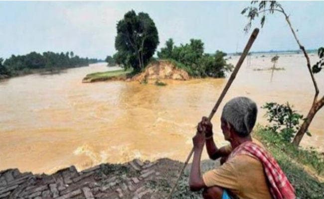 केरल की बाढ़ ने 68 वर्षीय एक व्यक्ति को किया आत्महत्या को मजबूर...!