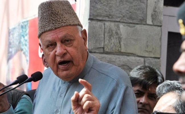 नमाज के दौरान फारूक अब्दुल्ला का विरोध, कहा-गुमराह लोग हमारा उपहास उड़ा रहे