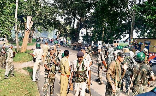 पाकुड़ : महेशपुर व राजमहल में बवाल, पुलिस पर बमबारी,  फायरिंग, आठ गिरफ्तार