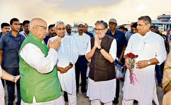 लालजी टंडन पहुंचे पटना आज लेंगे बिहार के 39 वें राज्यपाल के रूप में शपथ