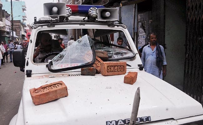 Bihar News: रोहतास के नोखा में छापेमारी करने गये पुलिसकर्मी पर हमला, इंस्पेक्टर व थानाध्यक्ष सहित नौ जख्मी