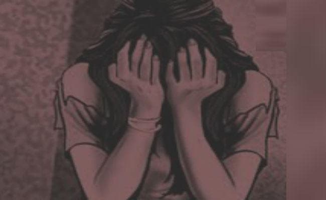 उत्तर प्रदेश में दो व्यक्ति ने 13 साल की लडकी का अपहरण कर बलात्कार किया