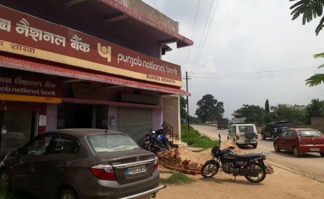 झारखंड : पंजाब नेशनल बैंक की बुकरू शाखा से दिनदहाड़े 4.29 लाख की भीषण डकैती