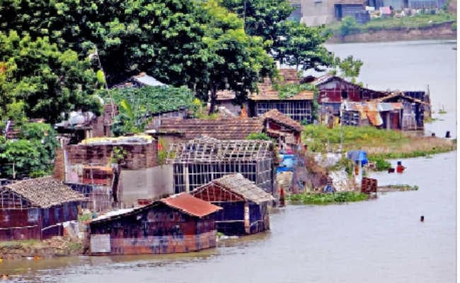 गैरकानूनी तरीके से बेची जा रही महानंदा की जमीन