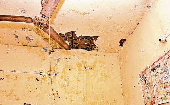 रांची : यहां पानी, बिजली व शौचालय जैसी बुनियादी सुविधाएं भी नहीं