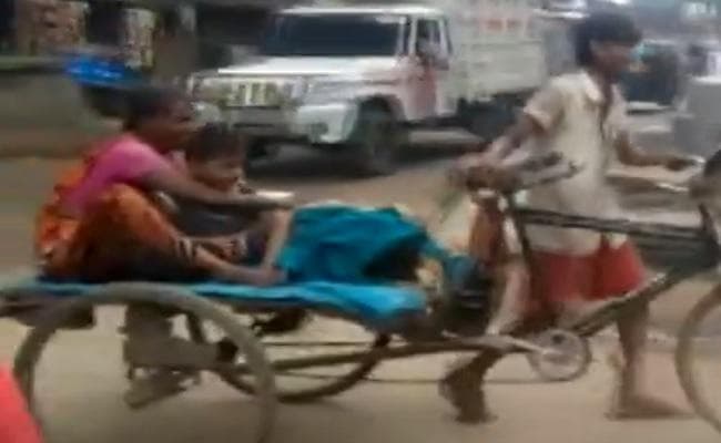 नहीं मिली एंबुलेंस तो जिस ठेले को चला कर भरते थे पेट, मौत के बाद उसी पर लदकर पहुंचे घर